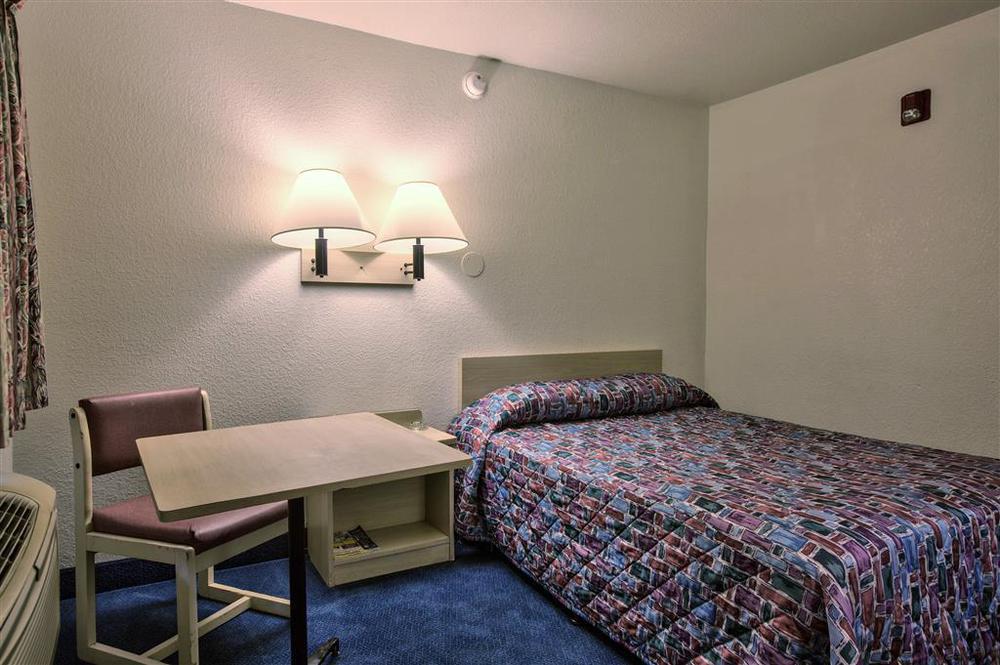 Luxury Inn Олбани Номер фото