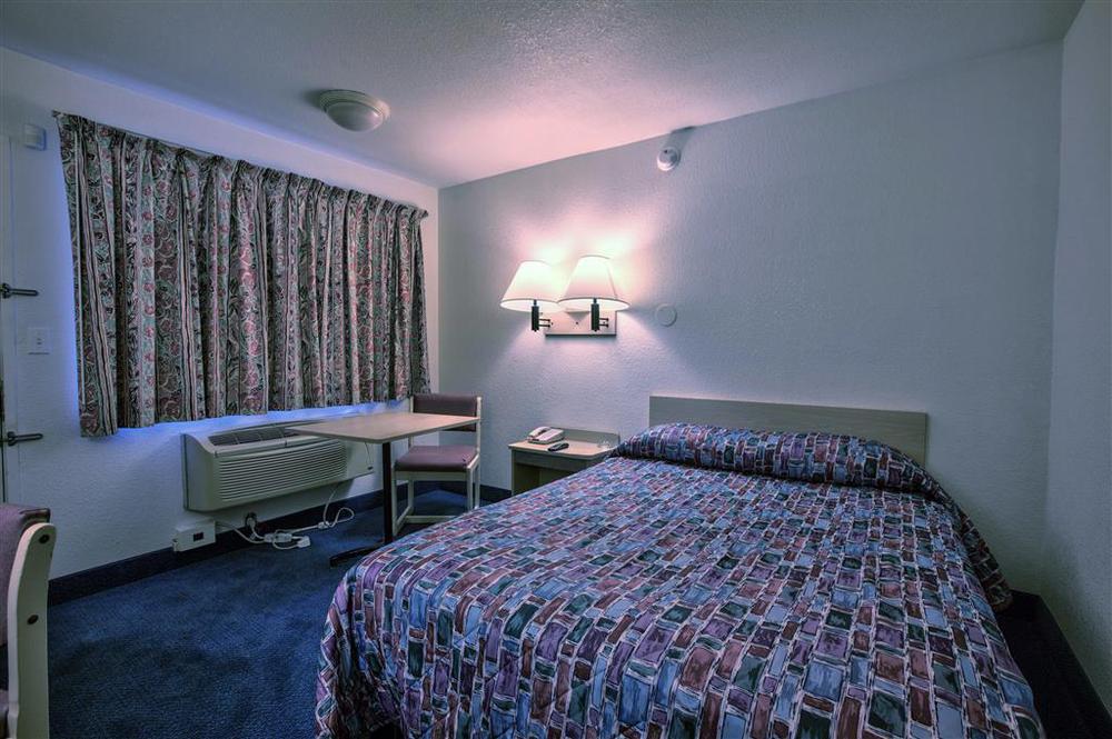 Luxury Inn Олбани Номер фото