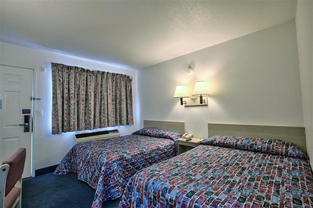 Luxury Inn Олбани Номер фото