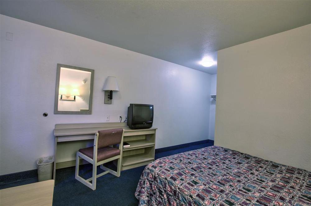 Luxury Inn Олбани Номер фото